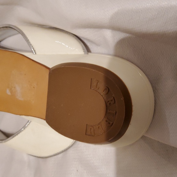 White patent leather embellished rhinestone flip flop thongs - Picture 6 of 6